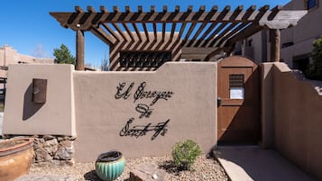 Condo (2 Bedrooms) | Property amenity