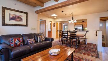 Condo (2 Bedrooms) | Property amenity