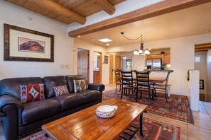 Condo (2 Bedrooms) | Property amenity