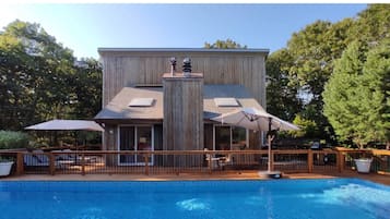 Alberca al aire libre y alberca climatizada