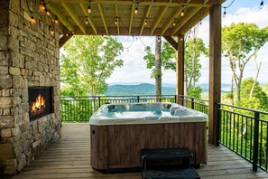 Outdoor spa tub - Hot Tub, Incredible View, Aska Adventure Area. Sleeps 12! (Blue Ridge)