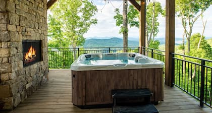 5 Hikes- Hot Tub, Amazing View, Aska Adventure Area
