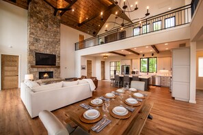 Interior - 5 Hikes- Hot Tub, Incredible View, Aska Adventure Area (Blue Ridge)