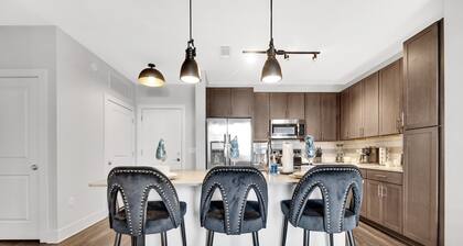 LUX KING+QUEEN beds*NoDa/Uptown*walk to dine & ent