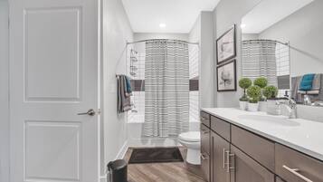 Combined shower/bathtub
