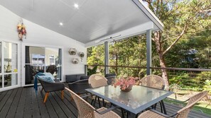 Outdoor dining - 24 HYAM RD HYAMS BEACH - SPECIALS ON NOW (Hyams Beach)