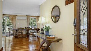Dining - HILLDO - Beautiful home set amongst the tree  - SPECIALS ON NOW ! (Kurrajong Heights)