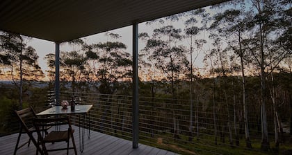 TREE TOPS - stunning sunsets, serene location. SPECIALS ON NOW !
