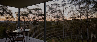 TREE TOPS - stunning sunsets, serene location. SPECIALS ON NOW !