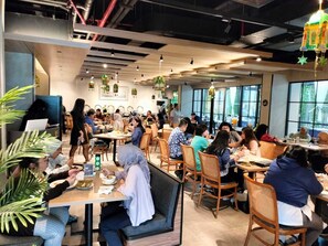 Restaurant - Fieris Hotel Rawamangun (Jakarta)