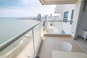 A balcony with a view of the beach and city skyline. - Luxury Ocean View apt, 34th Floor - Palmetto Beach (Cartagena)