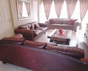 Living area - Mountain View Holiday Home - Franskraal (Franskraal)