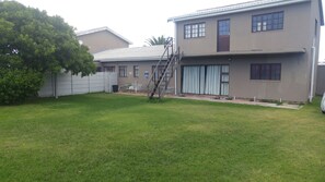 Exterior - Mountain View Holiday Home - Franskraal (Franskraal)