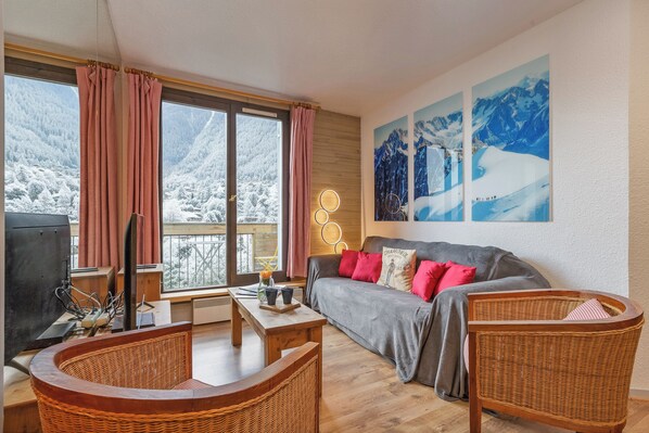 TV - Chamonix Sud - Balme 407, Chamonix, France (Chamonix)
