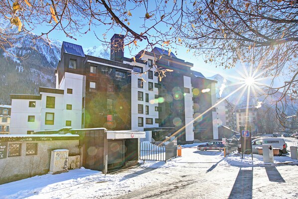 المنشأة من الخارج