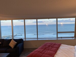 1 bedroom, free WiFi, bed sheets, wheelchair access - FABULOUS BEACHFRONT RENOVATED STUDIO AND AMAZING OCEAN VIEWS (Atlantic City)