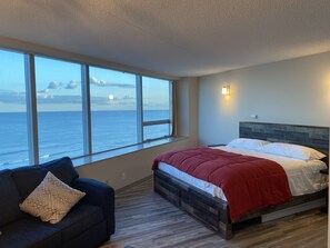 1 bedroom, free WiFi, bed sheets, wheelchair access - FABULOUS BEACHFRONT RENOVATED STUDIO AND AMAZING OCEAN VIEWS (Atlantic City)