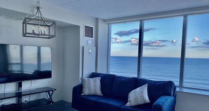 FABULOUS BEACHFRONT RENOVATED STUDIO AND AMAZING OCEAN VIEWS