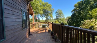 Sky Dog Pet Friendly Home Dupont Brevard Hiking Mountain Biking Porch Waterfalls