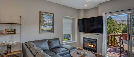 Smart TV, fireplace
