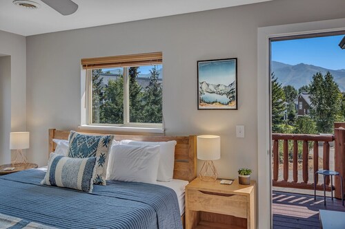 Luxury Eaglepointe Townhome 1032