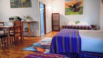 3 makuuhuonetta, tallelokero huoneessa, työpöytä, ilmainen Wi-Fi