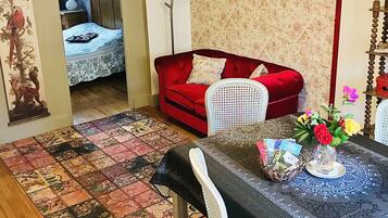 2 Schlafzimmer, BĂŒgeleisen/BĂŒgelbrett, kostenloses WLAN, BettwĂ€sche