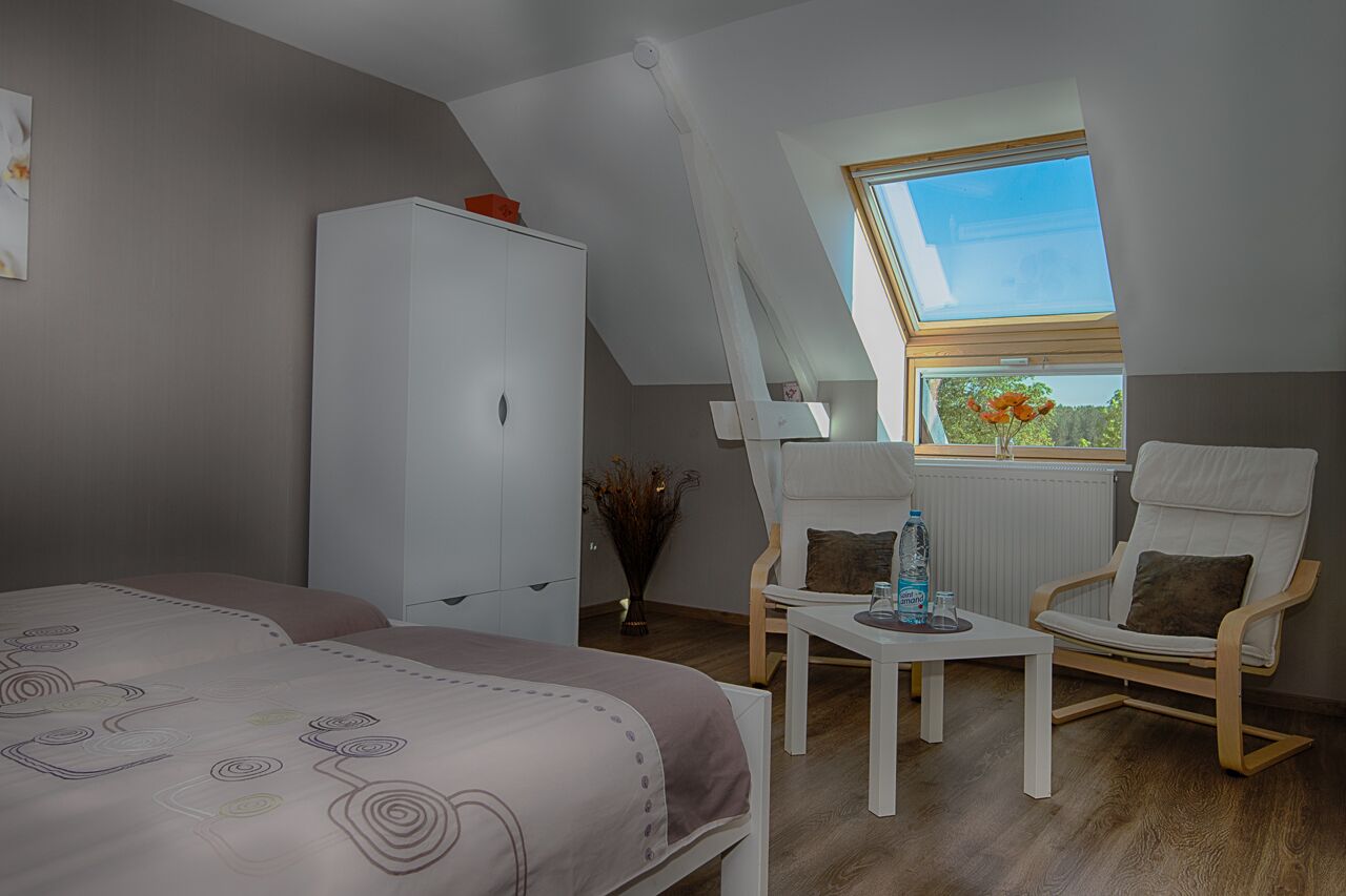 2 chambres, chambres insonorisées, fer et planche à repasser