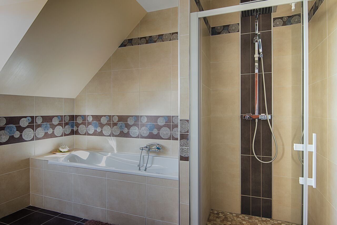 花灑/浴缸組合、風筒、提供毛巾、番梘