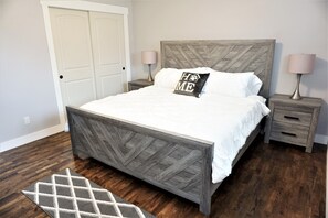 3 bedrooms, desk, iron/ironing board, free WiFi