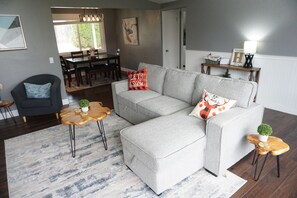 TV connectée, cheminée, baby-foot, espaces bureaux