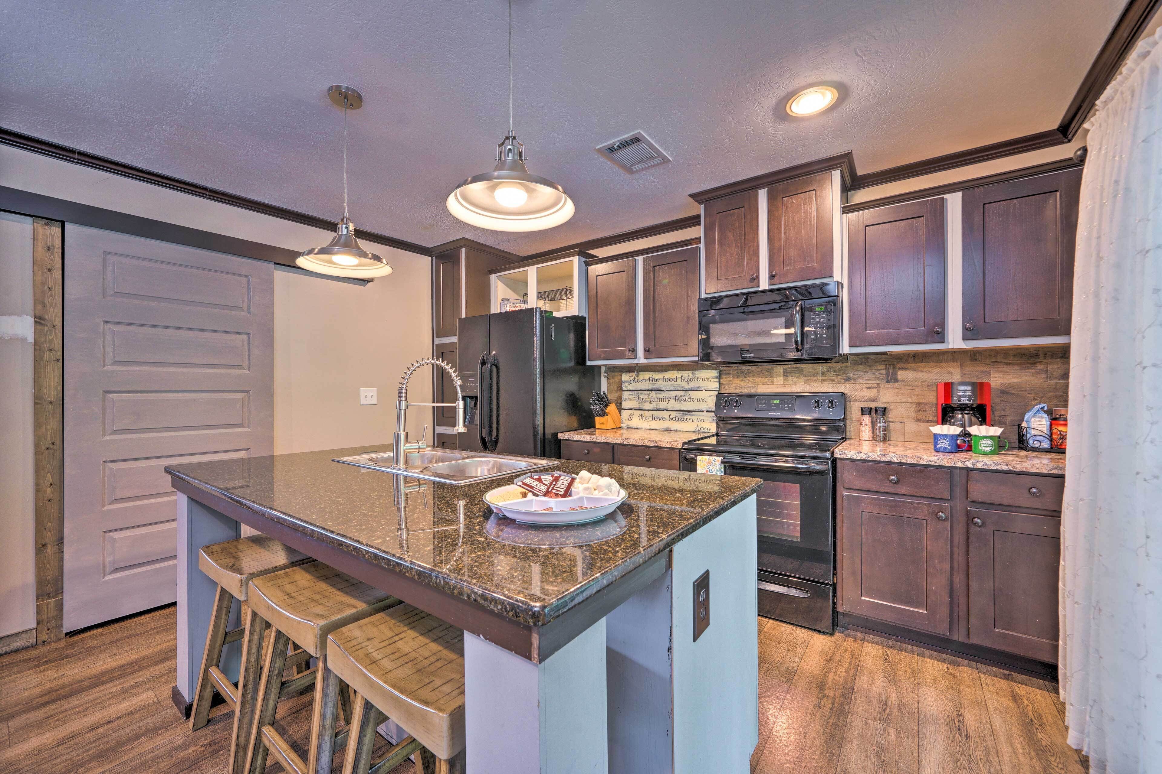 Fridge, microwave, stovetop, dishwasher