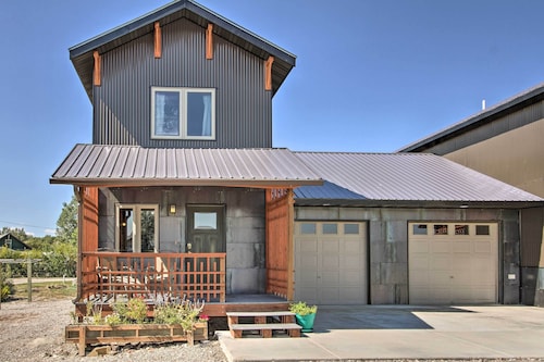 Pet-Friendly Choteau Townhouse with Gas Grill!