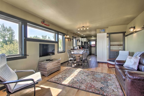 Pet-Friendly Choteau Townhouse with Gas Grill!