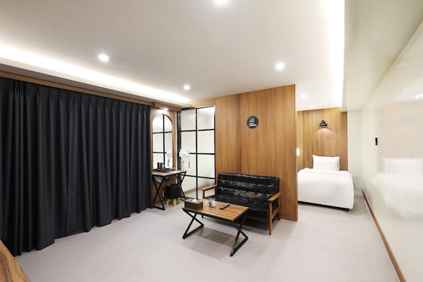 Suite | Individually decorated, individually furnished, free WiFi, bed sheets - Jeonju Urban Hotel (Jeonju)