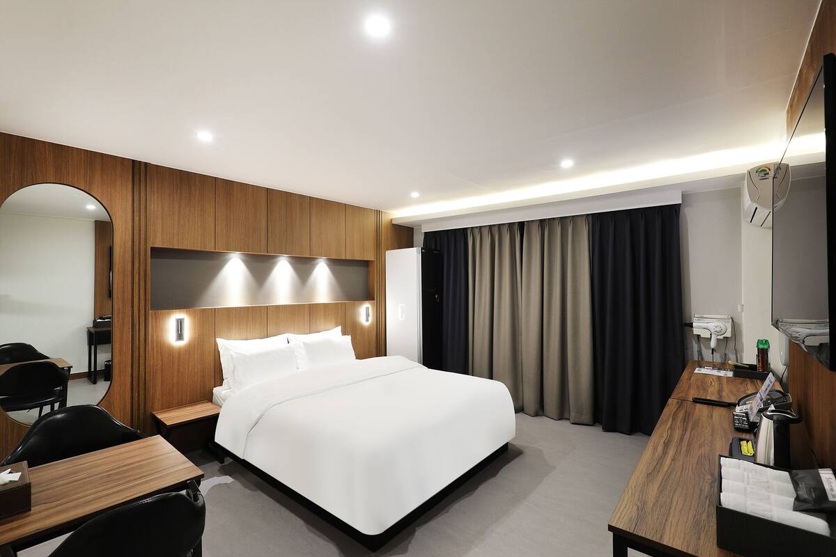 Superior Room | Individually decorated, individually furnished, free WiFi, bed sheets