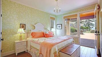 2 bedrooms, in-room safe, iron/ironing board, free WiFi
