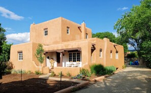 Exterior - Casa Marianna, nestled on a tree-lined St. in Taos (Taos)