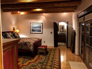 3 bedrooms, WiFi - Casa Marianna, nestled on a tree-lined St. in Taos (Taos)