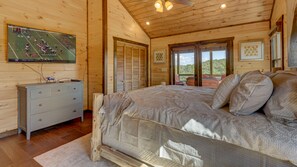 Room - 4 Leaf Clover by Escape to Blue Ridge (Blue Ridge)
