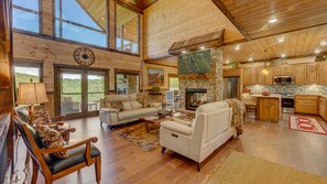 House, 4 Bedrooms | Living room