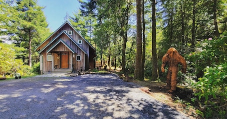 外観. Custom A Frame Cabin
-Firepit & Grill-WIFI & W/D-
Pet Friendly!
Close to Beach!