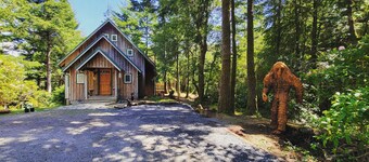 Custom A Frame Cabin 
-Firepit & Grill-WIFI & W/D-
Pet Friendly!
Close to Beach!