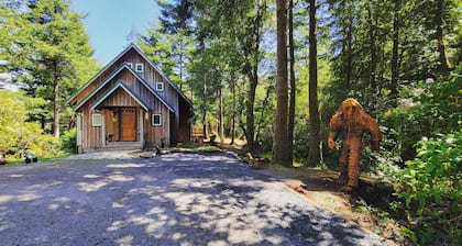 Custom A Frame Cabin
-Firepit & Grill-WIFI & W/D-
Pet Friendly!
Close to Beach!