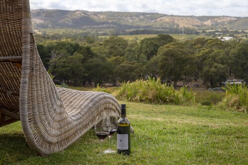 WayWood Vineyard accommodation with stunning views of McLaren Vale
