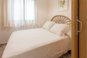 2 slaapkamers, een strijkplank/strijkijzer, gratis wifi, beddengoed