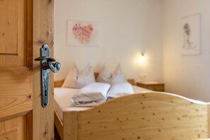 1 bedroom, iron/ironing board, free WiFi, bed sheets - Holiday Apartment "Plose Winklerhof" with Mountain View, Balcony & Wi-Fi (Villanders)