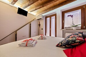 1 habitación, tabla de planchar con plancha, wifi gratis y ropa de cama 