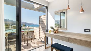 Deluxe Double Room, Partial Sea View | Soundproofing, iron/ironing board, free WiFi, bed sheets