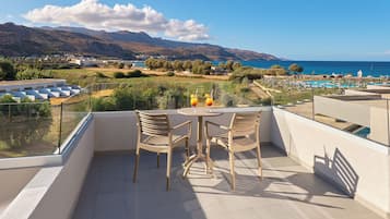 Deluxe Quadruple Room | Terrace/patio